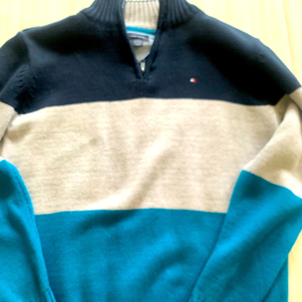 Young Men’s Tommy Hilfiger Sweater (Never worn) Med 12/14 Blue/Gray/Teal